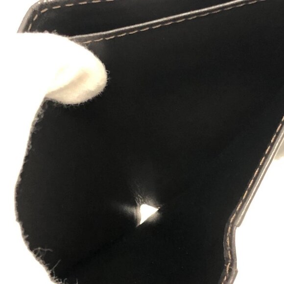 LOUIS VUITTON Utah Compact Wallet (No Coin Compartment) Passport Case - Picture 12 of 16